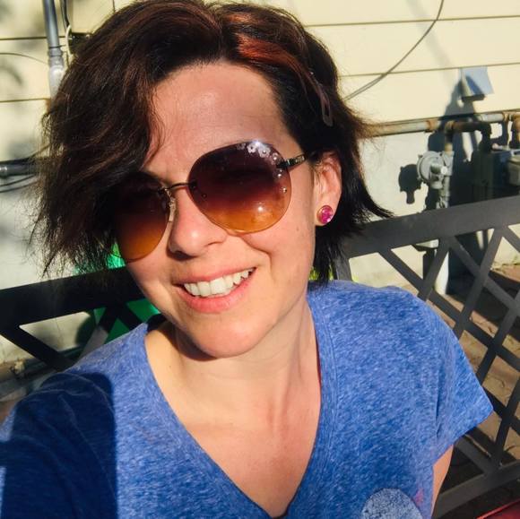 Meet your Posher, Amelia - Picture 1 of 1